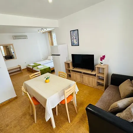 Sunny House 206 One Bedroom Apartman Napospart